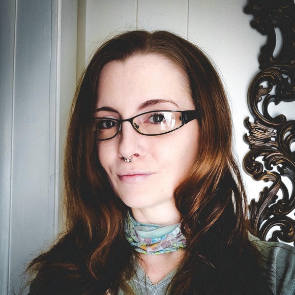 Meet your Posher, Cassandra - Picture 1 of 1